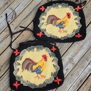 Black and Yellow Textured Fabric Handmade Rug Hook Chair Cushion Chicken Pattern